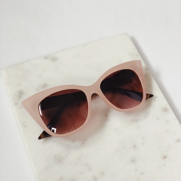 Last 1✨Teagan Pink Oversized Cat Eye Sunnies - Picture 2 of 8